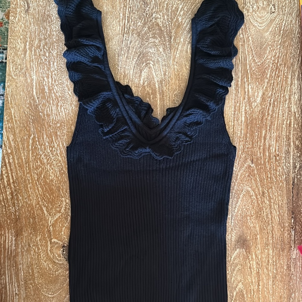 ☀️Black Ruffled Knit Top 🌟